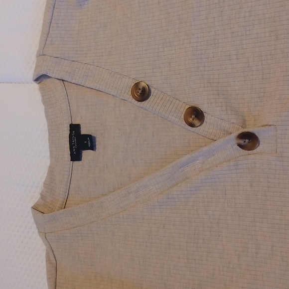 Ann Taylor Factory Ribbed V-neck T-shirt - Picture 3 of 5